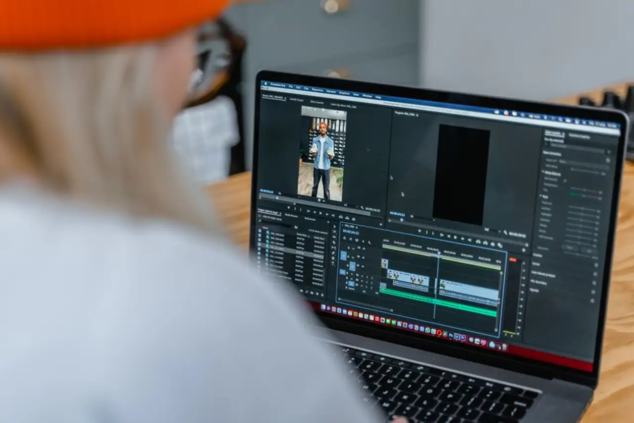 Preview of Motion Graphics for Social Video: Titles, Captions & Visual Systems